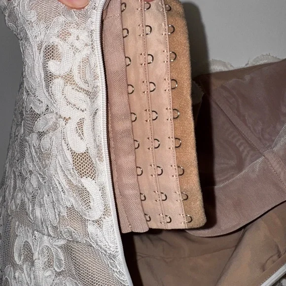 Stone Cold Fox Strapless White Lace Dress - Picture 11 of 13